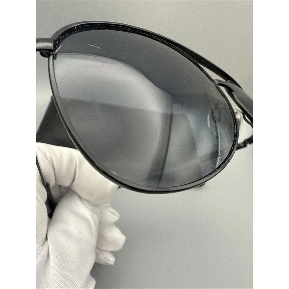 QUAY Australia Vivienne AuthenticOversized Aviator Sunglasses Black Smoke & Case